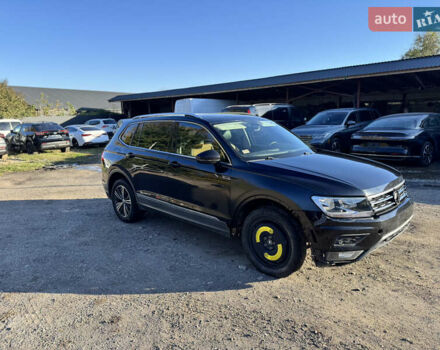 Черный Фольксваген Тигуан, объемом двигателя 2 л и пробегом 133 тыс. км за 11900 $, фото 4 на Automoto.ua