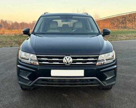 Черный Фольксваген Тигуан, объемом двигателя 2 л и пробегом 109 тыс. км за 11800 $, фото 1 на Automoto.ua