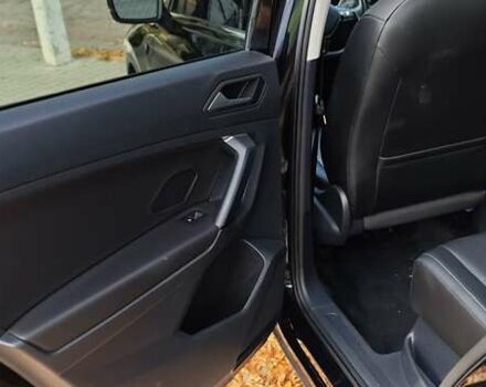 Чорний Фольксваген Тігуан, об'ємом двигуна 1.98 л та пробігом 314 тис. км за 15200 $, фото 34 на Automoto.ua