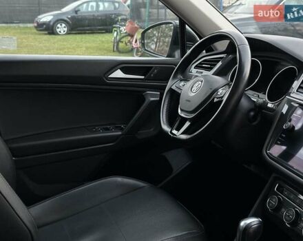 Чорний Фольксваген Тігуан, об'ємом двигуна 2 л та пробігом 200 тис. км за 15900 $, фото 41 на Automoto.ua