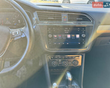 Черный Фольксваген Тигуан, объемом двигателя 2 л и пробегом 133 тыс. км за 11900 $, фото 26 на Automoto.ua