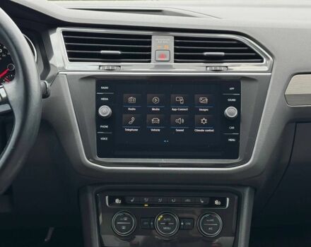 Чорний Фольксваген Тігуан, об'ємом двигуна 2 л та пробігом 117 тис. км за 19650 $, фото 12 на Automoto.ua