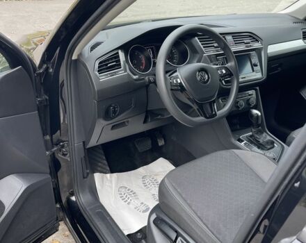 Черный Фольксваген Тигуан, объемом двигателя 2 л и пробегом 129 тыс. км за 19000 $, фото 10 на Automoto.ua