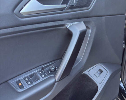 Черный Фольксваген Тигуан, объемом двигателя 2 л и пробегом 231 тыс. км за 16300 $, фото 1 на Automoto.ua