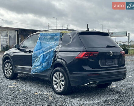 Черный Фольксваген Тигуан, объемом двигателя 2 л и пробегом 160 тыс. км за 12000 $, фото 3 на Automoto.ua