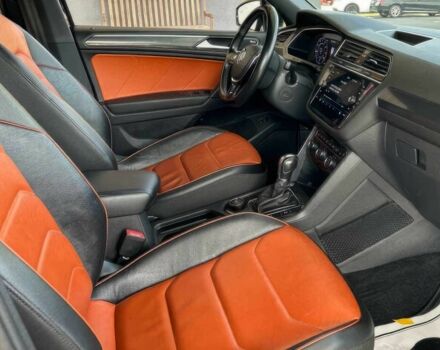 Чорний Фольксваген Тігуан, об'ємом двигуна 2 л та пробігом 43 тис. км за 12200 $, фото 6 на Automoto.ua