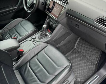 Чорний Фольксваген Тігуан, об'ємом двигуна 2 л та пробігом 223 тис. км за 27799 $, фото 22 на Automoto.ua