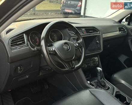 Чорний Фольксваген Тігуан, об'ємом двигуна 2 л та пробігом 200 тис. км за 15900 $, фото 23 на Automoto.ua