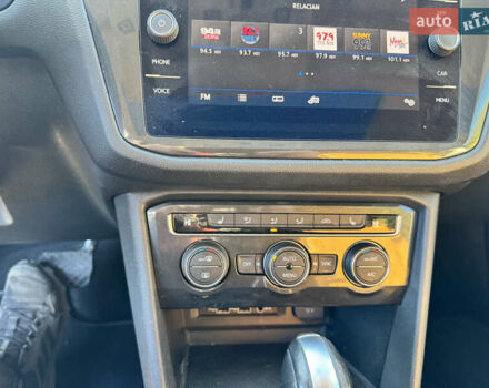 Черный Фольксваген Тигуан, объемом двигателя 2 л и пробегом 133 тыс. км за 11900 $, фото 29 на Automoto.ua