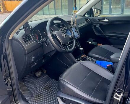 Черный Фольксваген Тигуан, объемом двигателя 2 л и пробегом 133 тыс. км за 22000 $, фото 6 на Automoto.ua