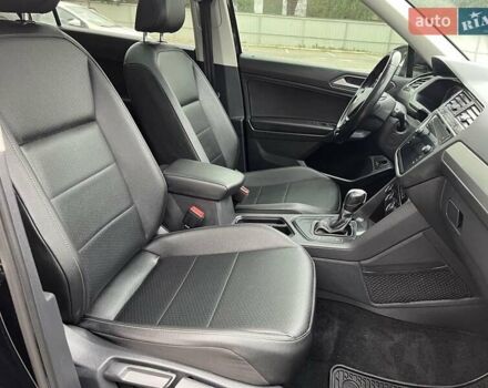 Чорний Фольксваген Тігуан, об'ємом двигуна 2 л та пробігом 124 тис. км за 19500 $, фото 53 на Automoto.ua