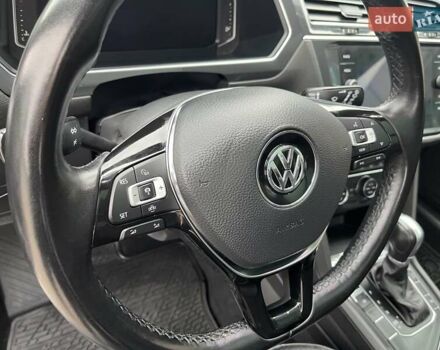 Чорний Фольксваген Тігуан, об'ємом двигуна 2 л та пробігом 124 тис. км за 19500 $, фото 33 на Automoto.ua