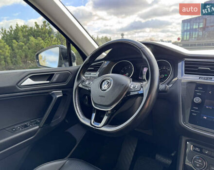 Чорний Фольксваген Тігуан, об'ємом двигуна 2 л та пробігом 109 тис. км за 18950 $, фото 26 на Automoto.ua