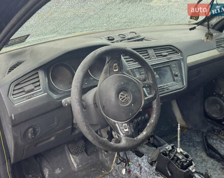 Черный Фольксваген Тигуан, объемом двигателя 2 л и пробегом 160 тыс. км за 12000 $, фото 11 на Automoto.ua