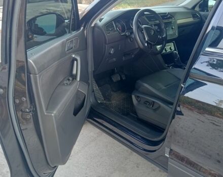 Черный Фольксваген Тигуан, объемом двигателя 2 л и пробегом 122 тыс. км за 19100 $, фото 3 на Automoto.ua