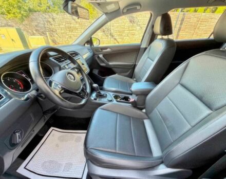 Черный Фольксваген Тигуан, объемом двигателя 2 л и пробегом 35 тыс. км за 14000 $, фото 8 на Automoto.ua