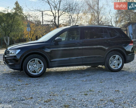 Черный Фольксваген Тигуан, объемом двигателя 2 л и пробегом 70 тыс. км за 16700 $, фото 5 на Automoto.ua