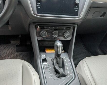 Черный Фольксваген Тигуан, объемом двигателя 2 л и пробегом 53 тыс. км за 20000 $, фото 17 на Automoto.ua