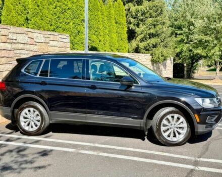 Черный Фольксваген Тигуан, объемом двигателя 2 л и пробегом 35 тыс. км за 14000 $, фото 3 на Automoto.ua