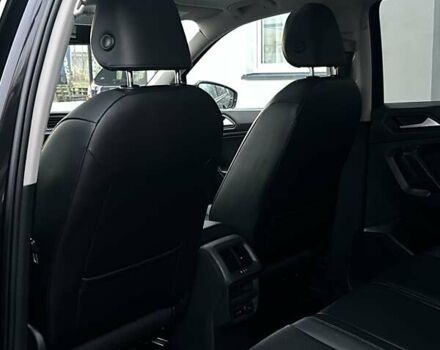 Чорний Фольксваген Тігуан, об'ємом двигуна 2 л та пробігом 200 тис. км за 15900 $, фото 45 на Automoto.ua