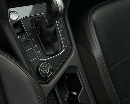 Чорний Фольксваген Тігуан, об'ємом двигуна 2 л та пробігом 200 тис. км за 15900 $, фото 42 на Automoto.ua