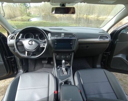 Черный Фольксваген Тигуан, объемом двигателя 2 л и пробегом 110 тыс. км за 25500 $, фото 6 на Automoto.ua