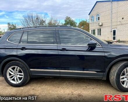 Черный Фольксваген Тигуан, объемом двигателя 2 л и пробегом 170 тыс. км за 21500 $, фото 4 на Automoto.ua