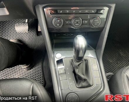 Черный Фольксваген Тигуан, объемом двигателя 2 л и пробегом 170 тыс. км за 21500 $, фото 7 на Automoto.ua