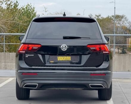 Чорний Фольксваген Тігуан, об'ємом двигуна 2 л та пробігом 117 тис. км за 19650 $, фото 6 на Automoto.ua