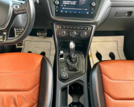 Чорний Фольксваген Тігуан, об'ємом двигуна 2 л та пробігом 43 тис. км за 12200 $, фото 7 на Automoto.ua