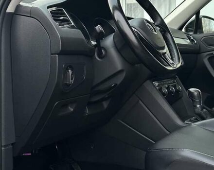 Чорний Фольксваген Тігуан, об'ємом двигуна 2 л та пробігом 200 тис. км за 15900 $, фото 35 на Automoto.ua