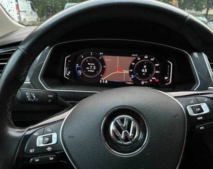 Черный Фольксваген Тигуан, объемом двигателя 2 л и пробегом 175 тыс. км за 23211 $, фото 9 на Automoto.ua