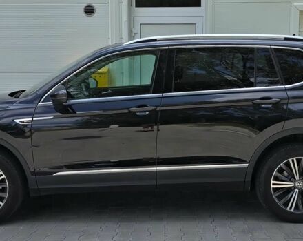 Чорний Фольксваген Тігуан, об'ємом двигуна 2 л та пробігом 41 тис. км за 13200 $, фото 3 на Automoto.ua