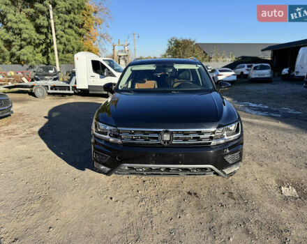 Черный Фольксваген Тигуан, объемом двигателя 2 л и пробегом 133 тыс. км за 11900 $, фото 2 на Automoto.ua