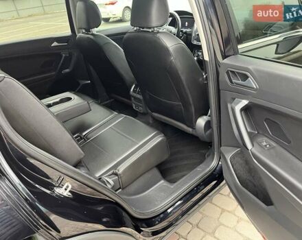 Чорний Фольксваген Тігуан, об'ємом двигуна 2 л та пробігом 124 тис. км за 19500 $, фото 54 на Automoto.ua