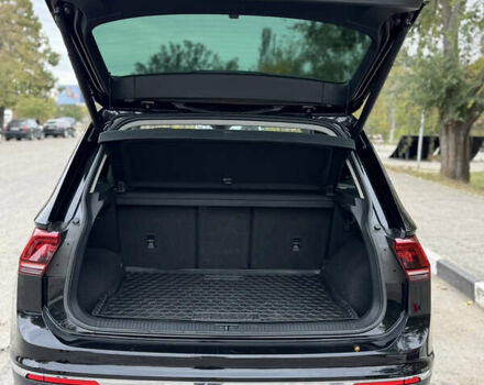 Черный Фольксваген Тигуан, объемом двигателя 1.98 л и пробегом 103 тыс. км за 31000 $, фото 2 на Automoto.ua