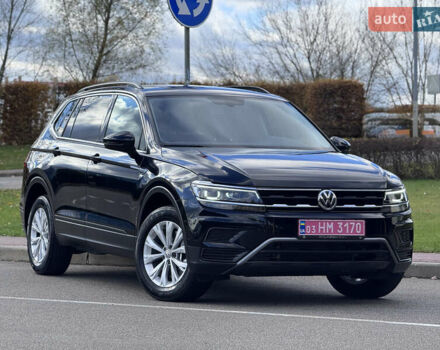 Чорний Фольксваген Тігуан, об'ємом двигуна 2 л та пробігом 109 тис. км за 18950 $, фото 2 на Automoto.ua