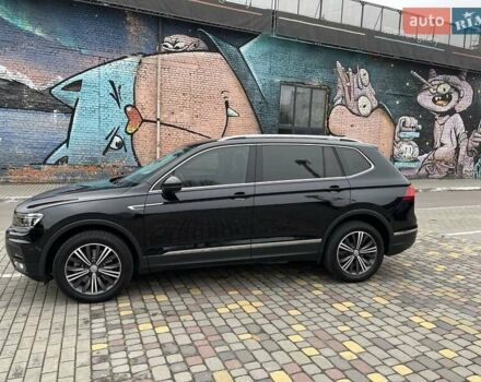 Чорний Фольксваген Тігуан, об'ємом двигуна 2 л та пробігом 124 тис. км за 19500 $, фото 3 на Automoto.ua