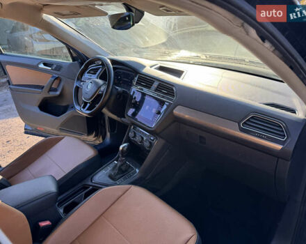 Черный Фольксваген Тигуан, объемом двигателя 2 л и пробегом 133 тыс. км за 11900 $, фото 44 на Automoto.ua