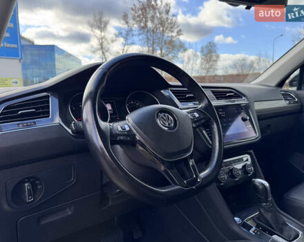 Чорний Фольксваген Тігуан, об'ємом двигуна 2 л та пробігом 109 тис. км за 18950 $, фото 17 на Automoto.ua