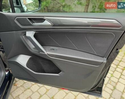 Чорний Фольксваген Тігуан, об'ємом двигуна 2 л та пробігом 223 тис. км за 27799 $, фото 31 на Automoto.ua