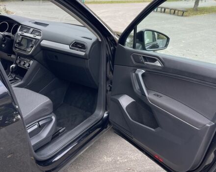 Черный Фольксваген Тигуан, объемом двигателя 2 л и пробегом 129 тыс. км за 19000 $, фото 17 на Automoto.ua