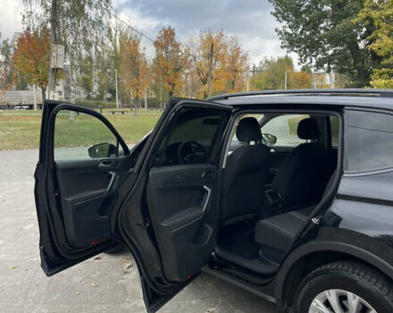 Черный Фольксваген Тигуан, объемом двигателя 1.98 л и пробегом 129 тыс. км за 18500 $, фото 24 на Automoto.ua