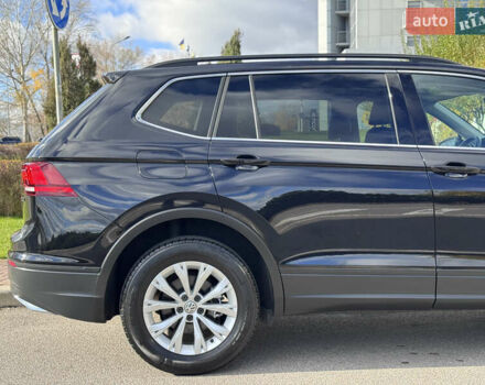 Чорний Фольксваген Тігуан, об'ємом двигуна 2 л та пробігом 109 тис. км за 18950 $, фото 9 на Automoto.ua