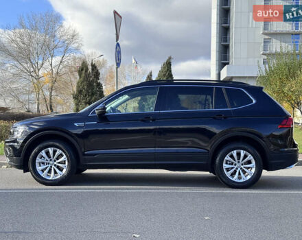 Чорний Фольксваген Тігуан, об'ємом двигуна 2 л та пробігом 109 тис. км за 18950 $, фото 4 на Automoto.ua