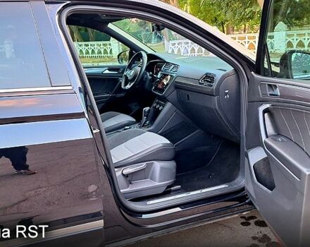 Чорний Фольксваген Тігуан, об'ємом двигуна 2 л та пробігом 237 тис. км за 27900 $, фото 6 на Automoto.ua