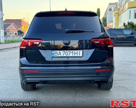 Черный Фольксваген Тигуан, объемом двигателя 2 л и пробегом 129 тыс. км за 20999 $, фото 2 на Automoto.ua