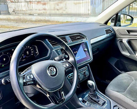 Чорний Фольксваген Тігуан, об'ємом двигуна 1.97 л та пробігом 70 тис. км за 31500 $, фото 11 на Automoto.ua