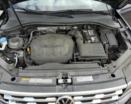 Черный Фольксваген Тигуан, объемом двигателя 2 л и пробегом 28 тыс. км за 5000 $, фото 11 на Automoto.ua