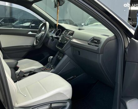 Черный Фольксваген Тигуан, объемом двигателя 2 л и пробегом 53 тыс. км за 24590 $, фото 33 на Automoto.ua